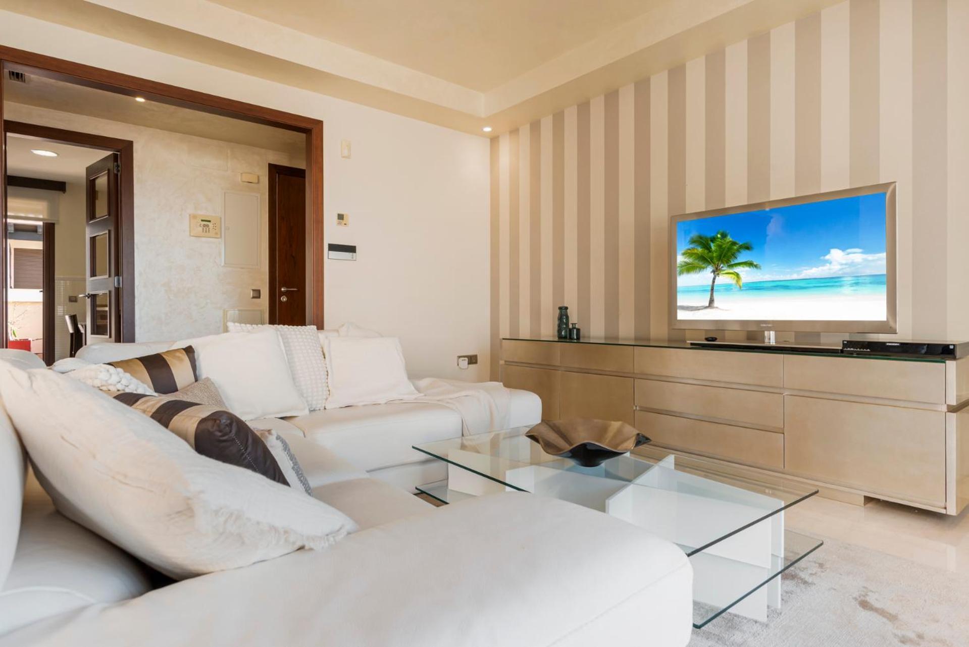 Stylish With Pool In By Costarentals - Ref M51 Apartment Marbella